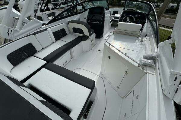Monterey M-65 Yacht For Sale