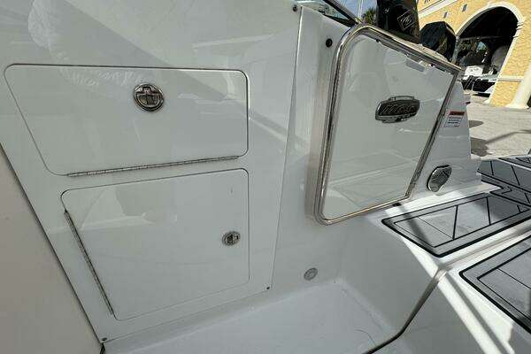 Monterey M-65 Yacht For Sale