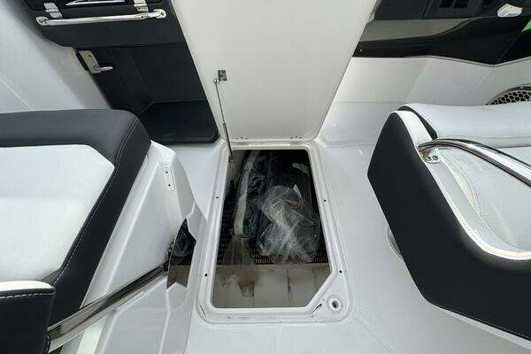 Monterey M-65 Yacht For Sale