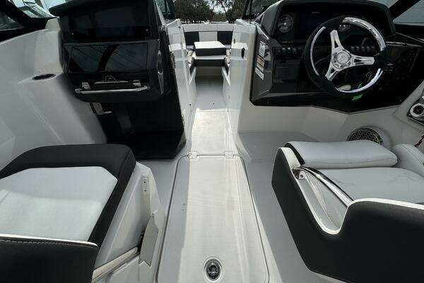 Monterey M-65 Yacht For Sale