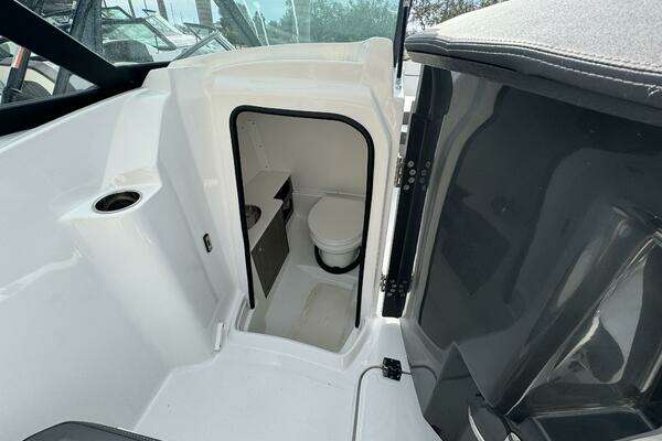 Monterey M-65 Yacht For Sale