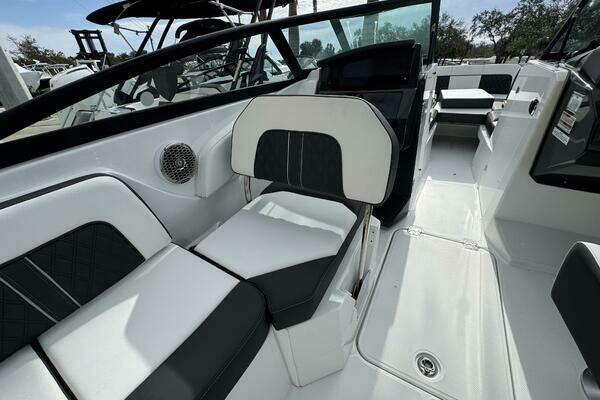 Monterey M-65 Yacht For Sale