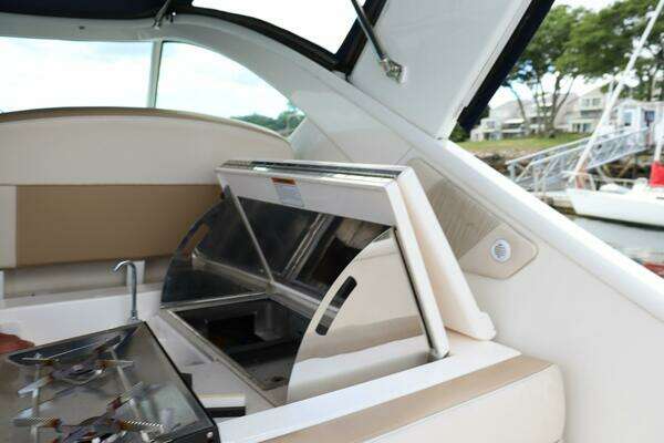 2012 Tiara Yachts 31