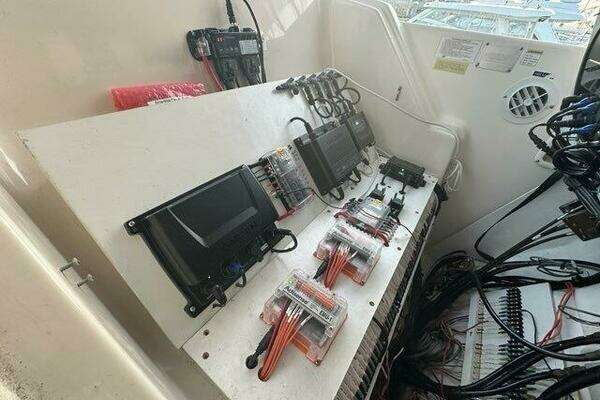 1996 Tiara Yachts 43