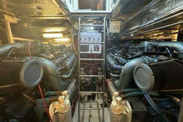 1996 Tiara Yachts 43