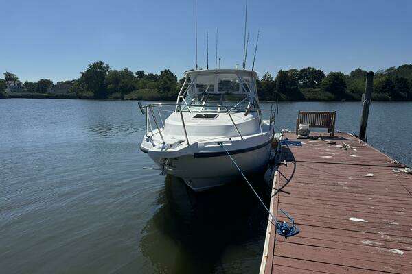 Photo of the 2002 Boston Whaler 275 Conquest