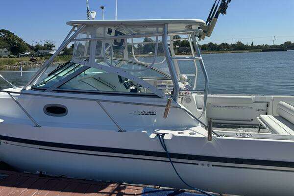 Photo of the 2002 Boston Whaler 275 Conquest