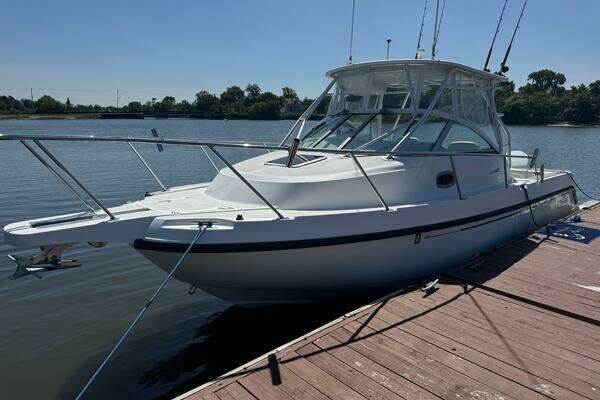 Photo of the 2002 Boston Whaler 275 Conquest