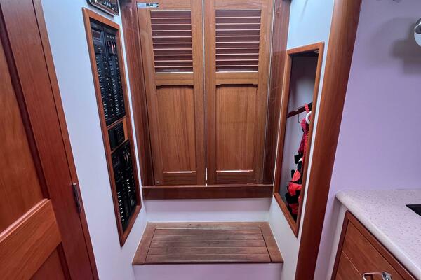 Barbican V 36ft MJM Yacht For Sale