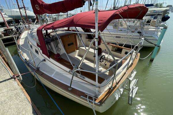 Photo of the 1992 Island Packet 