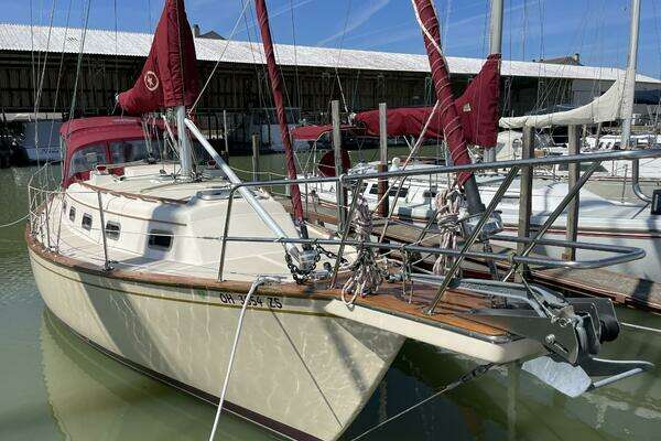 Photo of the 1992 Island Packet 