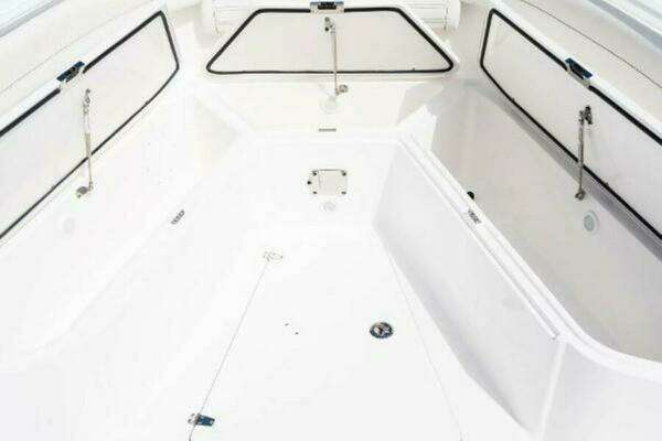 Photo of the 2025 Edgewater 340CC