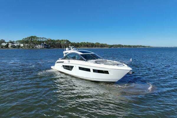 2020 Cruisers Yachts 60