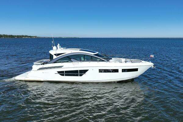 2020 Cruisers Yachts 60