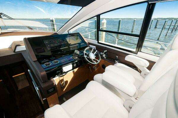 2020 Cruisers Yachts 60