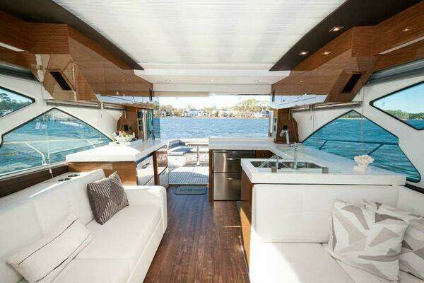 2020 Cruisers Yachts 60