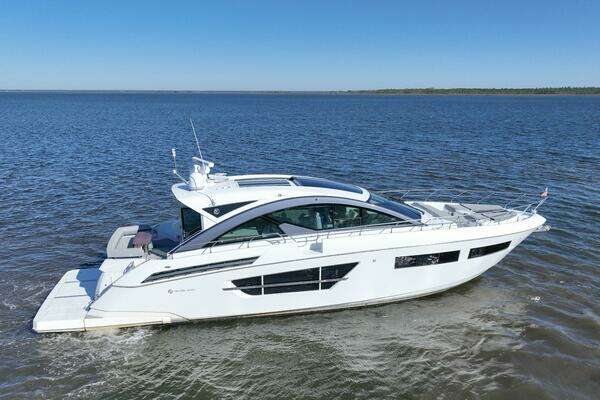 2020 Cruisers Yachts 60