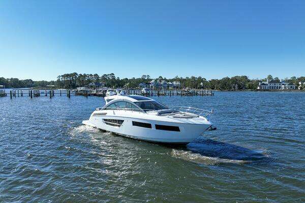 2020 Cruisers Yachts 60