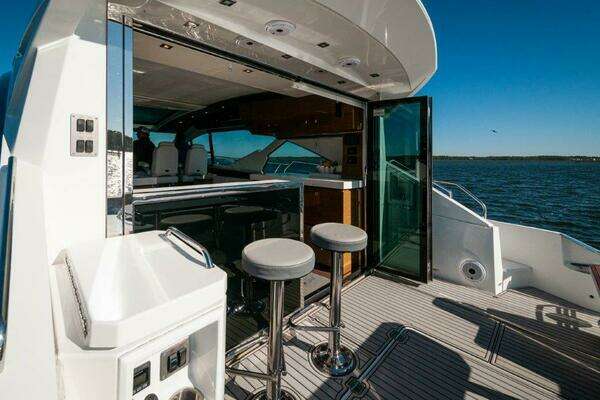 2020 Cruisers Yachts 60