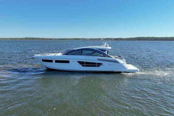 2020 Cruisers Yachts 60