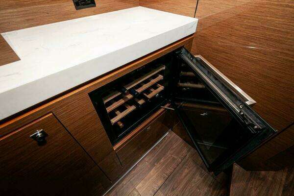 2020 Cruisers Yachts 60