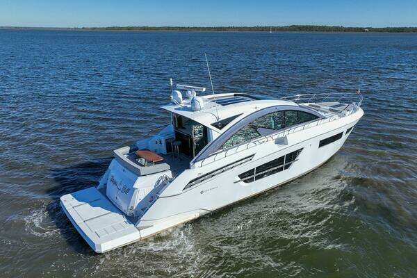 2020 Cruisers Yachts 60