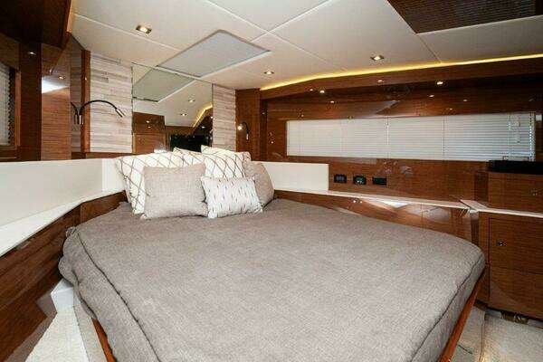 2020 Cruisers Yachts 60