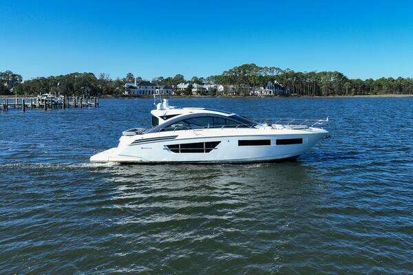 2020 Cruisers Yachts 60