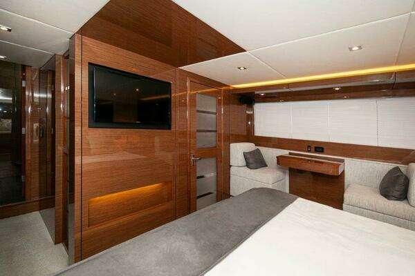 2020 Cruisers Yachts 60