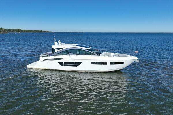 2020 Cruisers Yachts 60