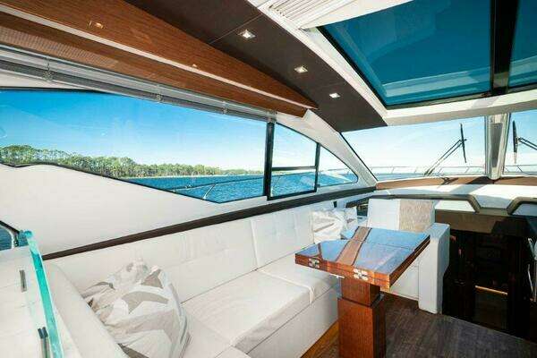 2020 Cruisers Yachts 60