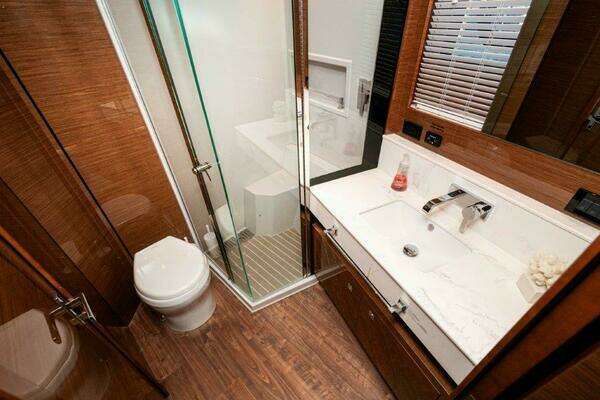 2020 Cruisers Yachts 60