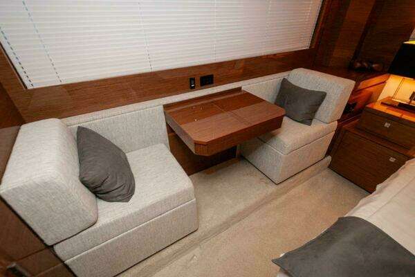 2020 Cruisers Yachts 60