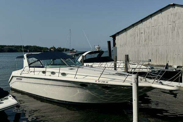 Photo of the 1995 Sea Ray Express Cruiser