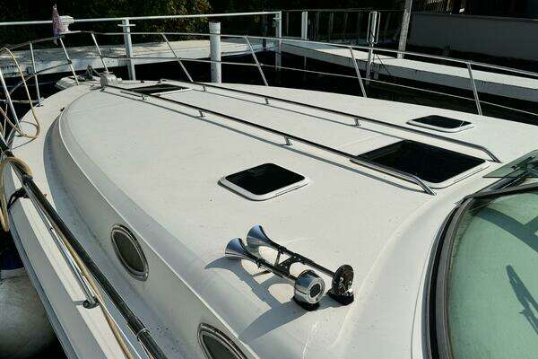 Photo of the 1995 Sea Ray Express Cruiser