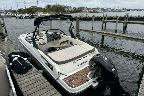 Photo of the 2018 Bayliner VR5 Bowrider OB
