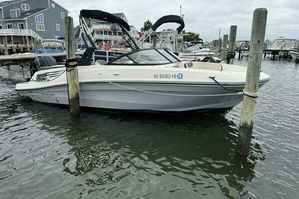 Photo of the 2018 Bayliner VR5 Bowrider OB