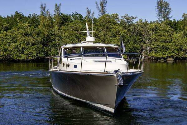 2017 Palm Beach Motor Yachts 42