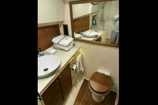 2017 Palm Beach Motor Yachts 42