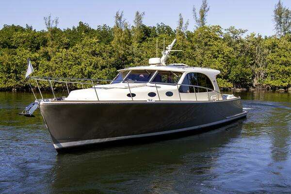 2017 Palm Beach Motor Yachts 42