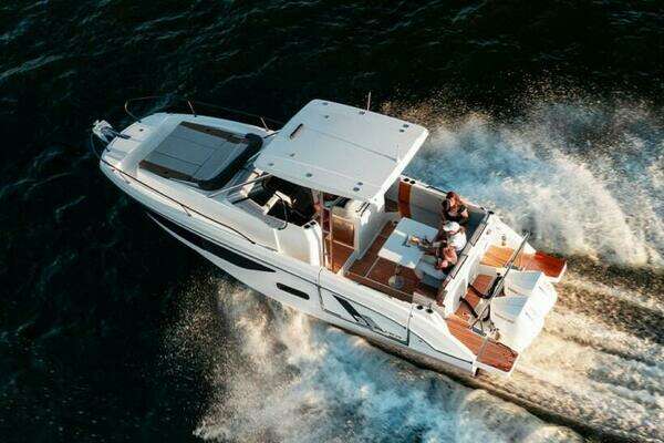 Photo of the 2025 Beneteau Flyer 9 SunDeck