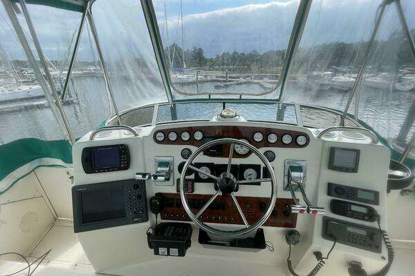 Photo of the 2002 Silverton 392MY "Scott Free & Gigi Too"