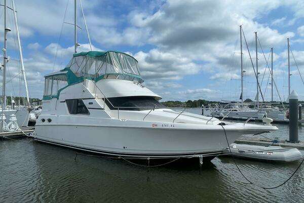 Photo of the 2002 Silverton 392MY "Scott Free & Gigi Too"