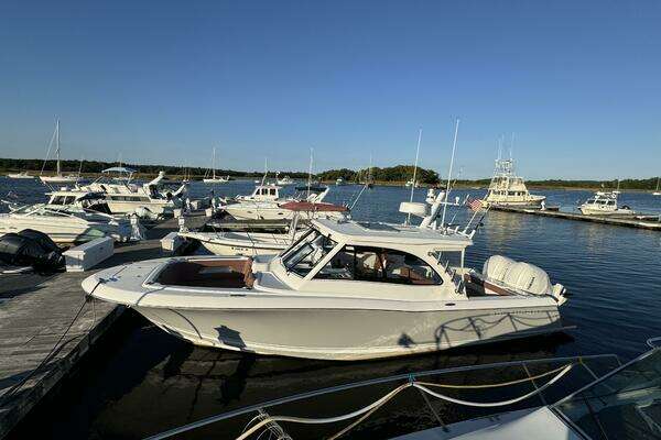 Photo of the 2020 Southport 33 DC