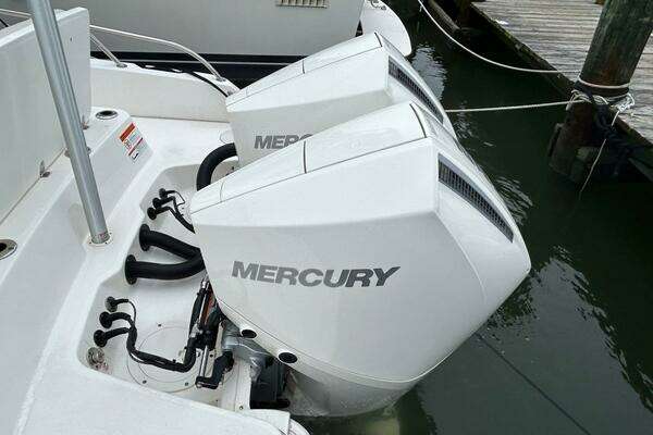 27ft Boston Whaler Yacht For Sale