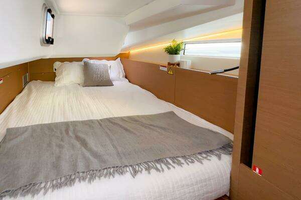 Jeanneau Sun Odyssey 490 #206 Yacht For Sale