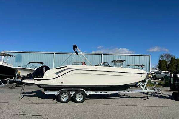 Bayliner 3  22ft Bayliner Yacht For Sale