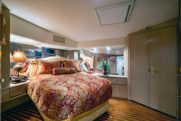 1997 Hatteras 65