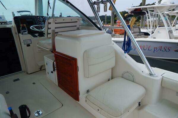 Photo of the 1998 Pursuit 3000 Express "Fish'n Fools"