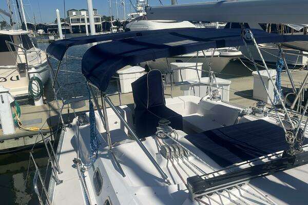 Catalina 385 Yacht For Sale